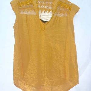 SHORT SLEEVE MUSTARD T-SHIRT WITH LACE
